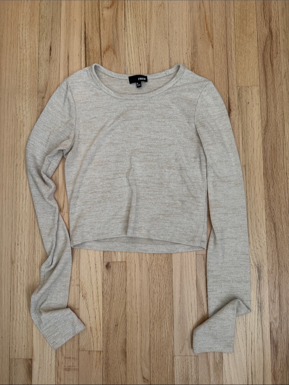 Aritzia Wilfred Free Oatmeal Long Sleeve Crop Top